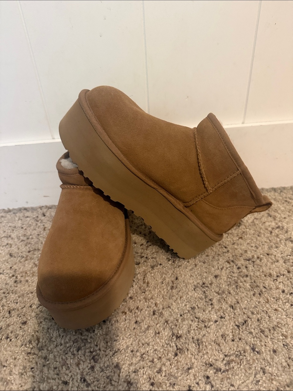 UGG Women's Platform Slip-On Clog - Chestnut